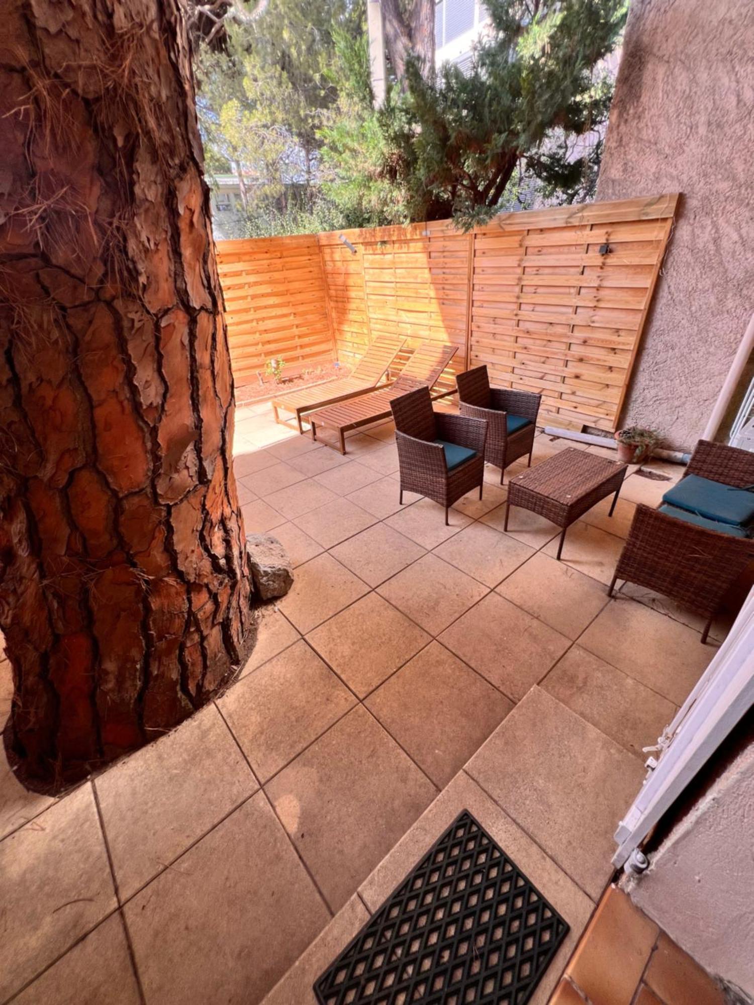 Sympathique studio en Rez de jardin dans résidence Hyères Esterno foto